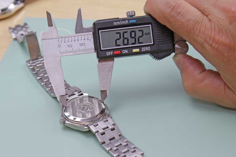 measuring-omega-watch-back