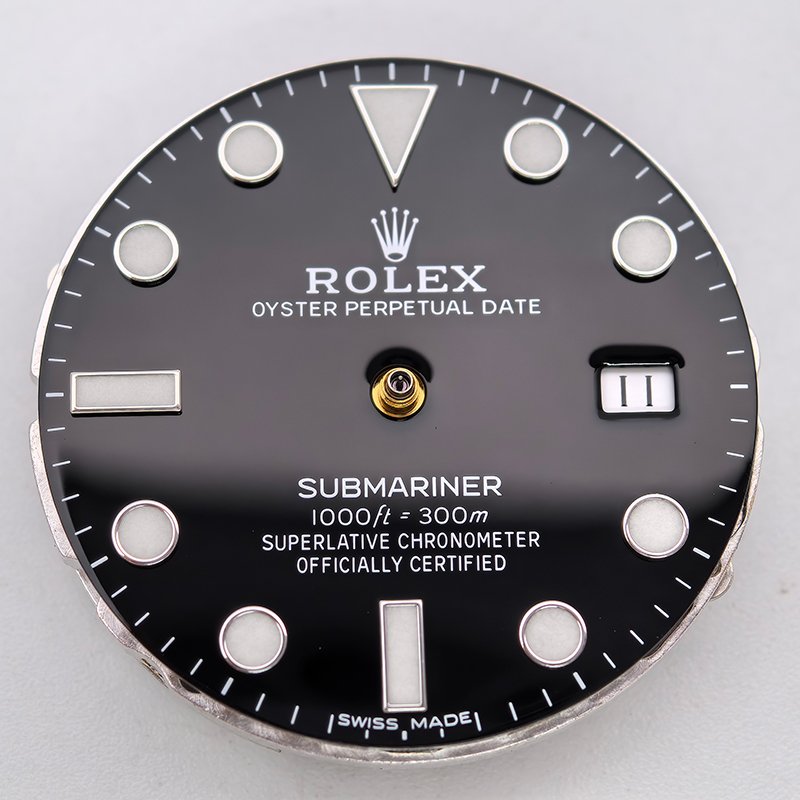 vintage-Rolex-Submariner-16610LV-watch-dial-3-800x800